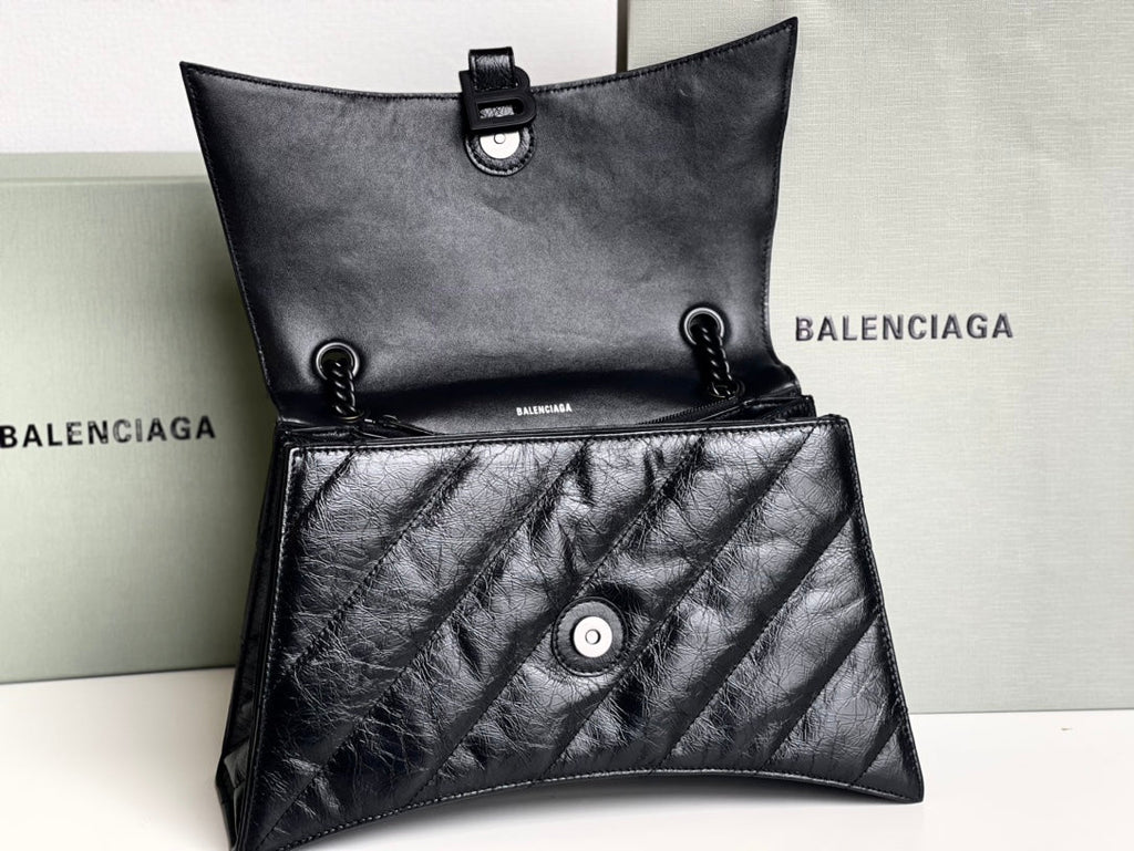CRUSH MEDIUM CHAIN BAG 31 IN BLACK QUILTED CRUSHED CALFSKIN BLACK HARDWARE