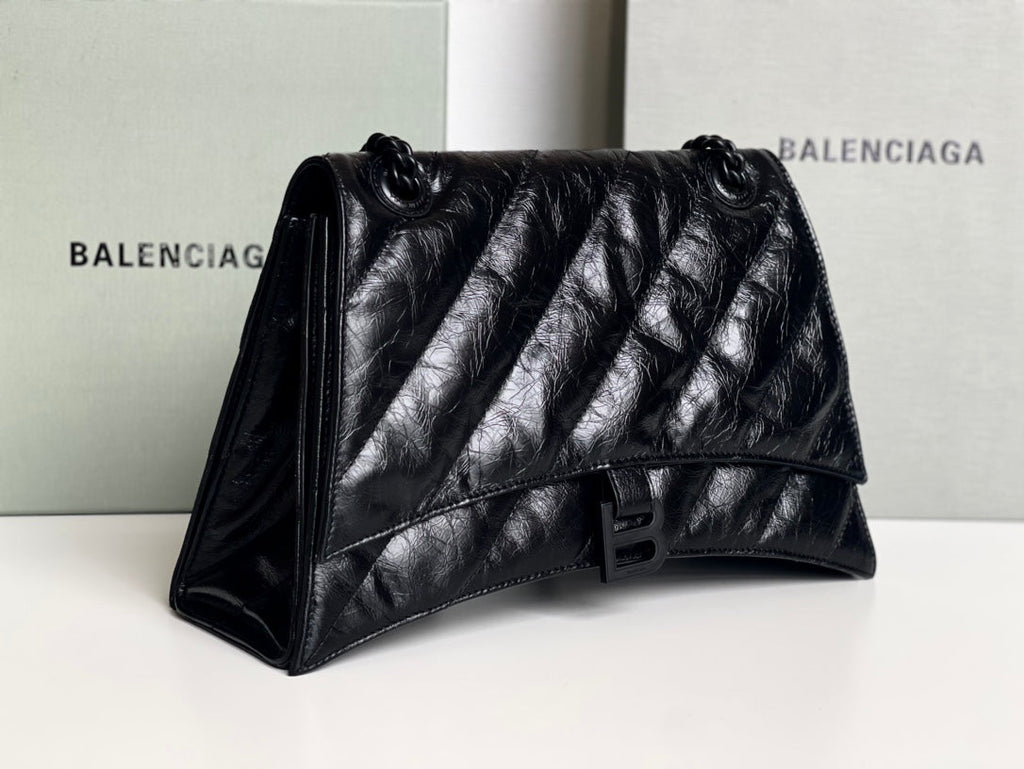 CRUSH MEDIUM CHAIN BAG 31 IN BLACK QUILTED CRUSHED CALFSKIN BLACK HARDWARE