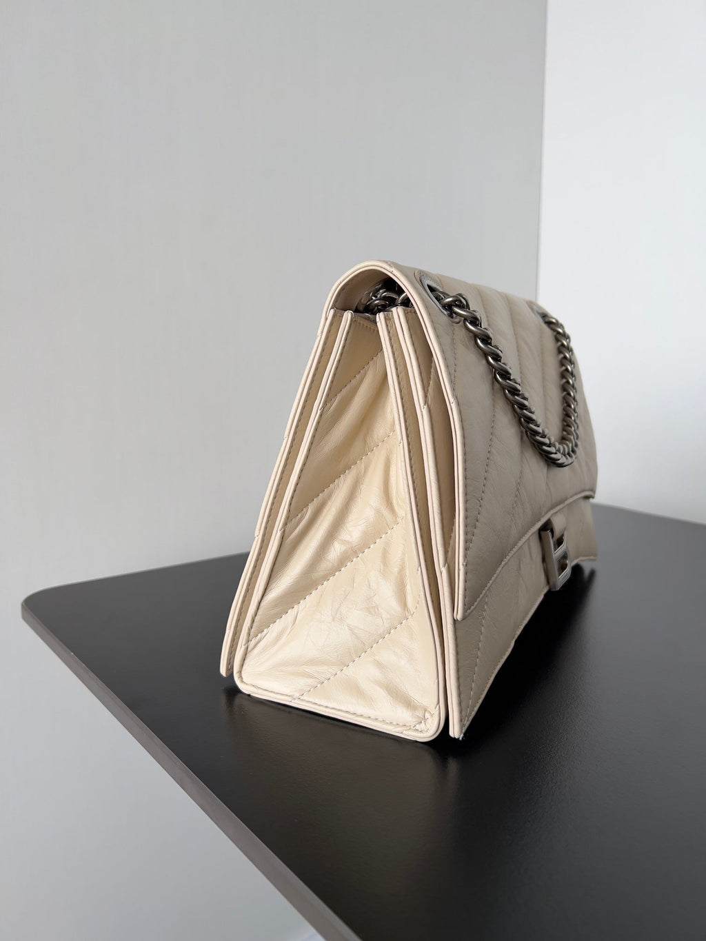 CRUSH CHAINED BAG 32 IN BEIGE QUILTED LAMBSKIN SILVER HARDWARE