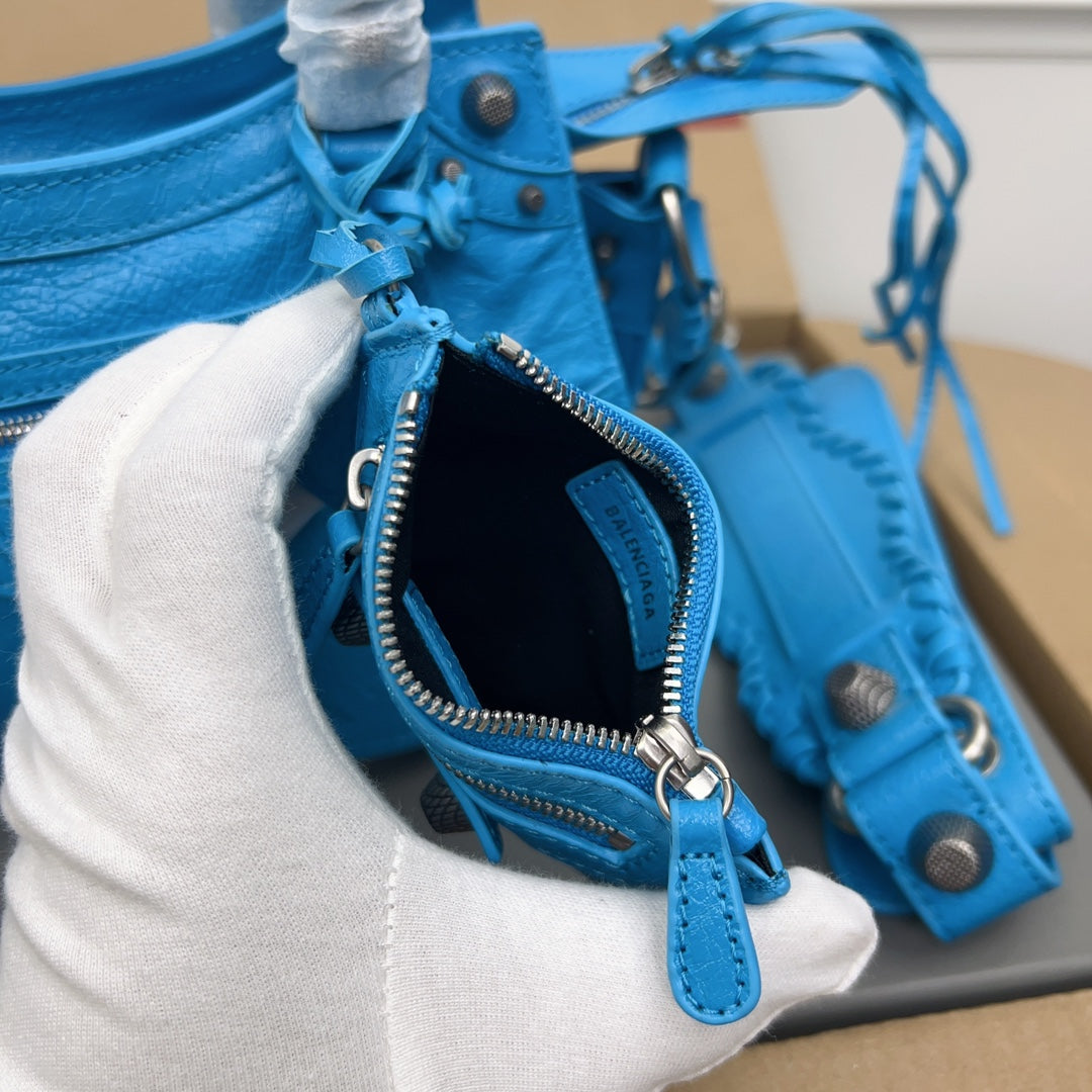 NEO CAGOLE 26 IN AZURE BLUE LAMBSKIN