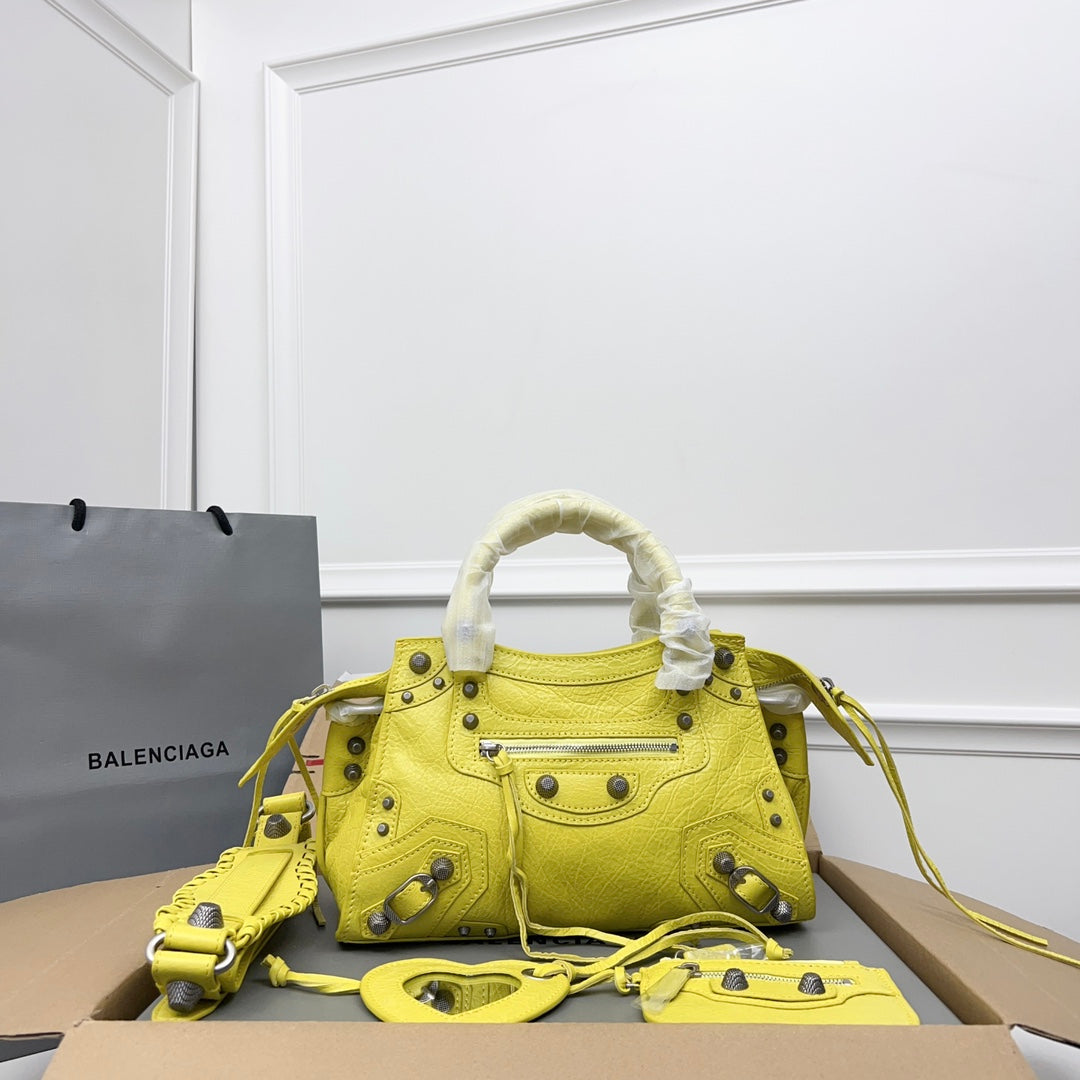 NEO CAGOLE 26 IN WATTLE YELLOW LAMBSKIN