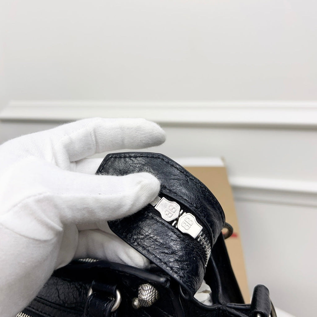 NEO CAGOLE 26 IN BLACK LAMBSKIN