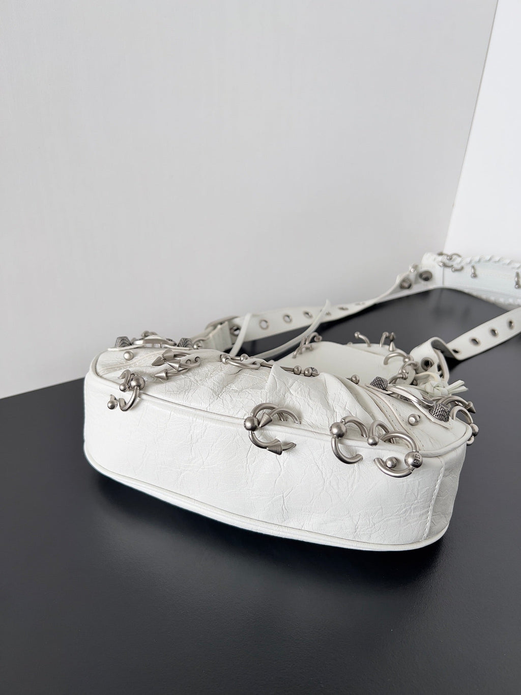 LE CAGOLE XS SHOULDER BAG 26 IN WHITE ARENA LAMBSKIN WITH PIERCING SILVER HARDWARE