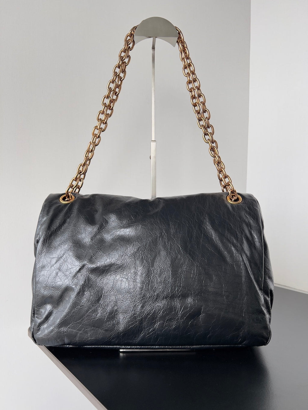 MONACO MEDIUM BAG 32 IN BLACK ARENA CALFSKIN GOLD HARDWARE