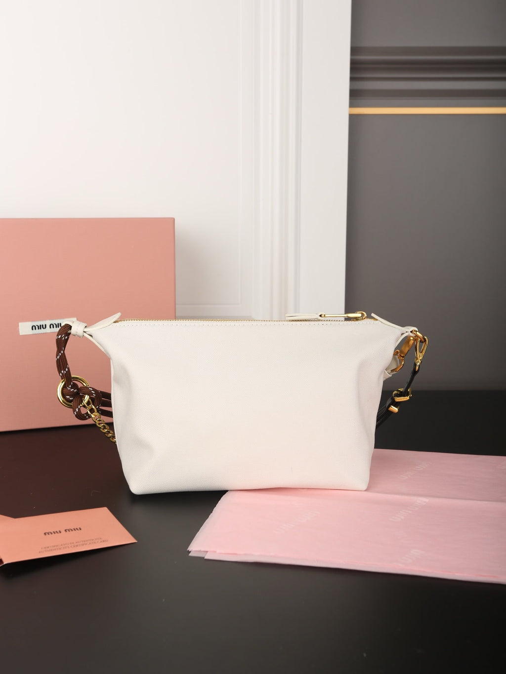 CHAIN SHOULDER BAG 18 IN WHITE FABRIC GOLD HARDWARE