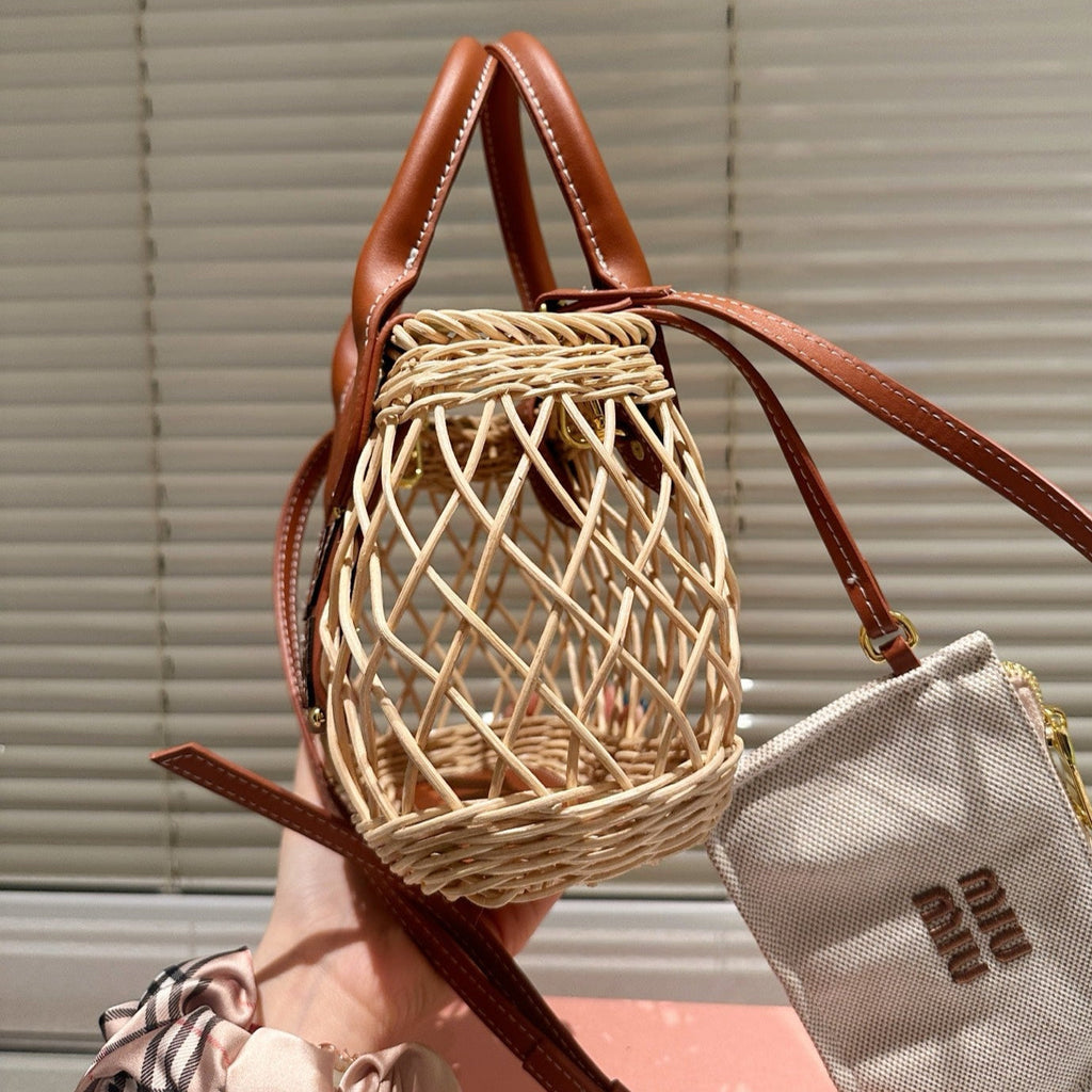 WOVEN HOLLOW BAG 18 IN BEIGE RATTAN AND BROWN CALFSKIN TRIM
