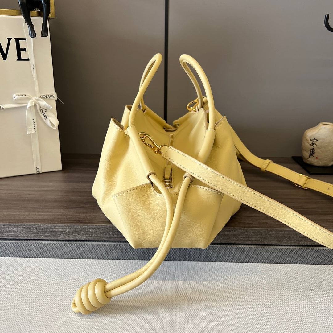 PASEO DUMPLING 31 BAG IN LIGHT YELLOW NAPPA CALFSKIN