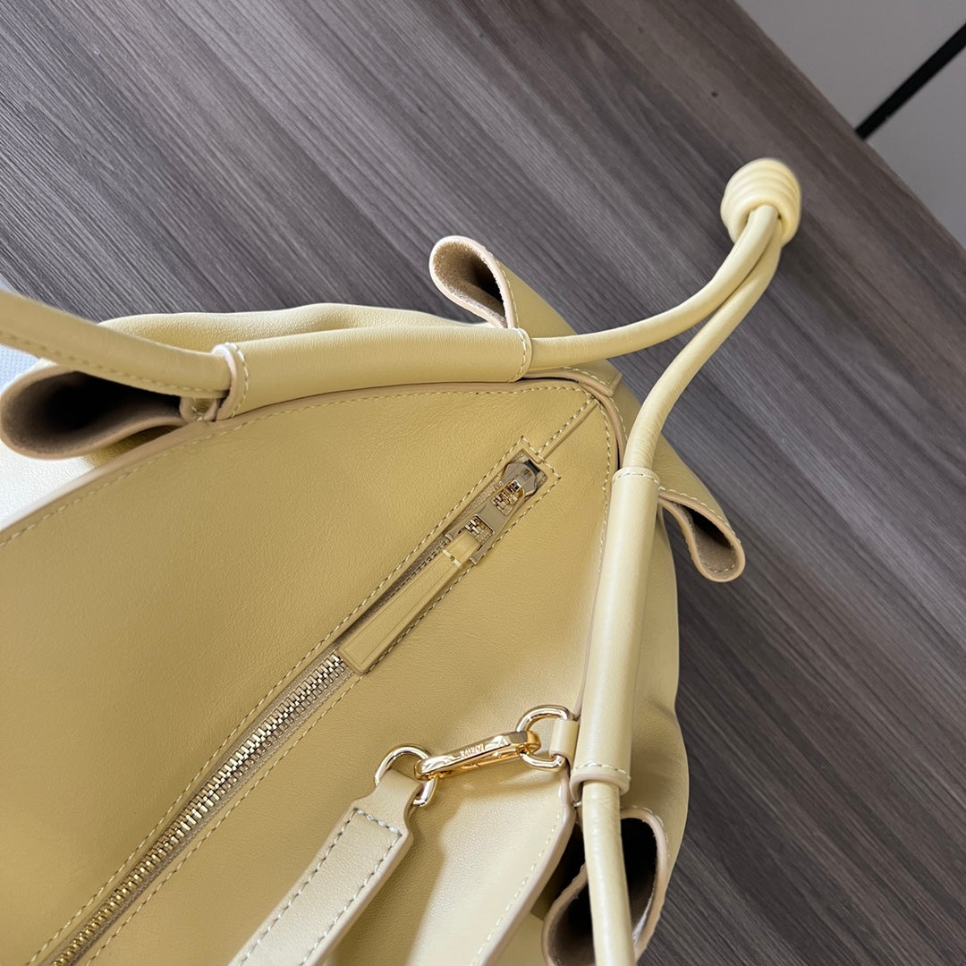 PASEO DUMPLING 31 BAG IN LIGHT YELLOW NAPPA CALFSKIN