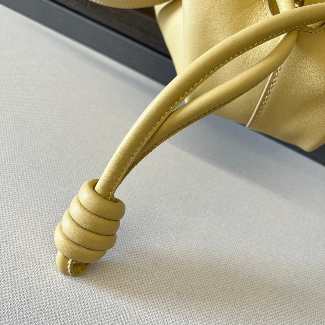 PASEO DUMPLING 31 BAG IN LIGHT YELLOW NAPPA CALFSKIN