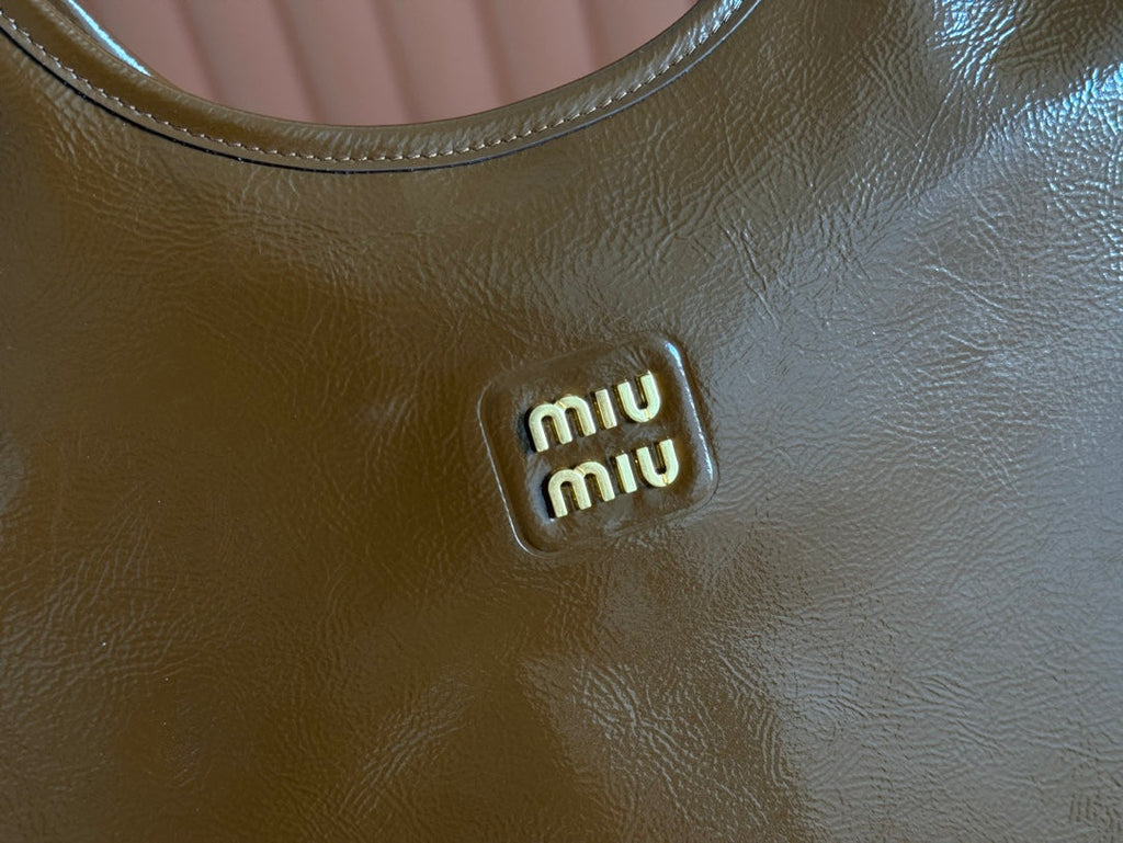 IVY 40 TOTE IN BROWN PATENT CALFSKIN