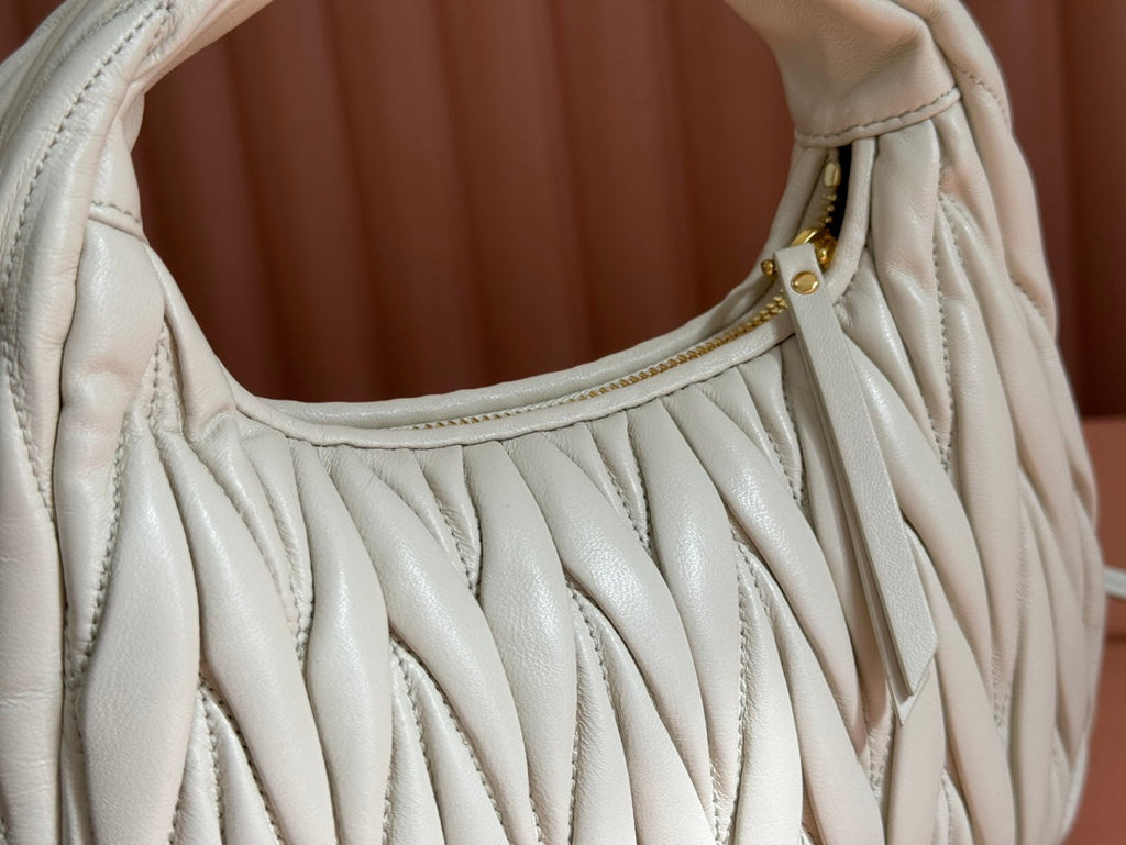 WANDER MATELASSÉ HANDBAG 23 IN WHITE LAMBSKIN