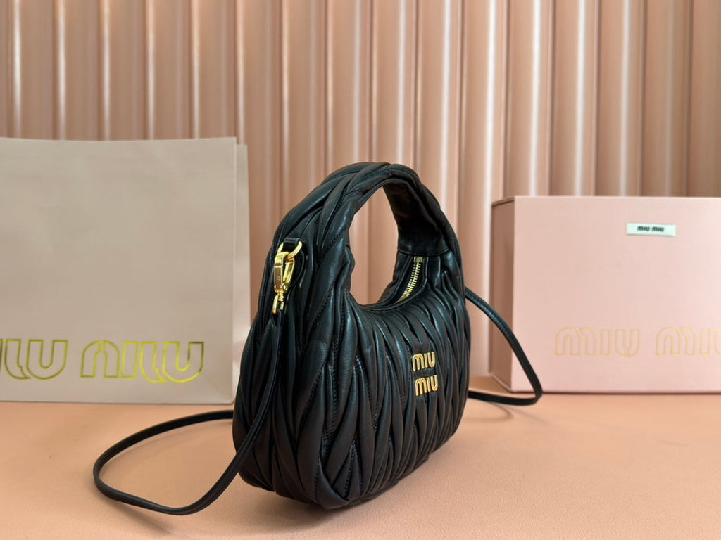 WANDER MATELASSÉ HANDBAG 23 IN BLACK LAMBSKIN