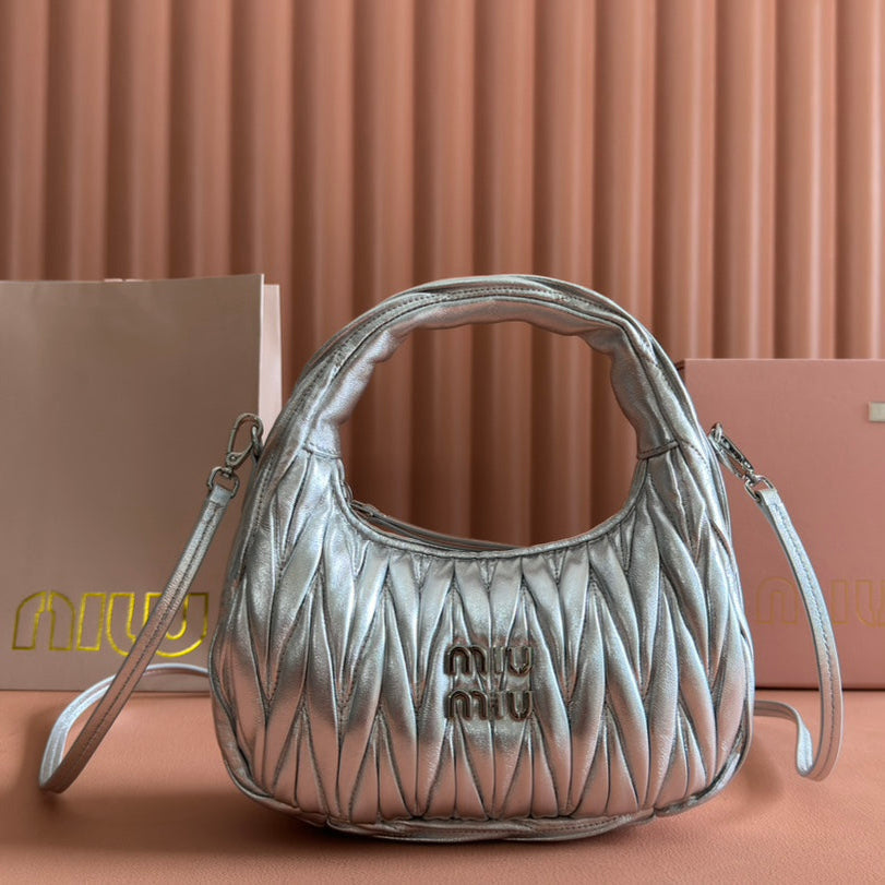 WANDER MATELASSÉ HANDBAG 23 IN SILVER PATENT LAMBSKIN