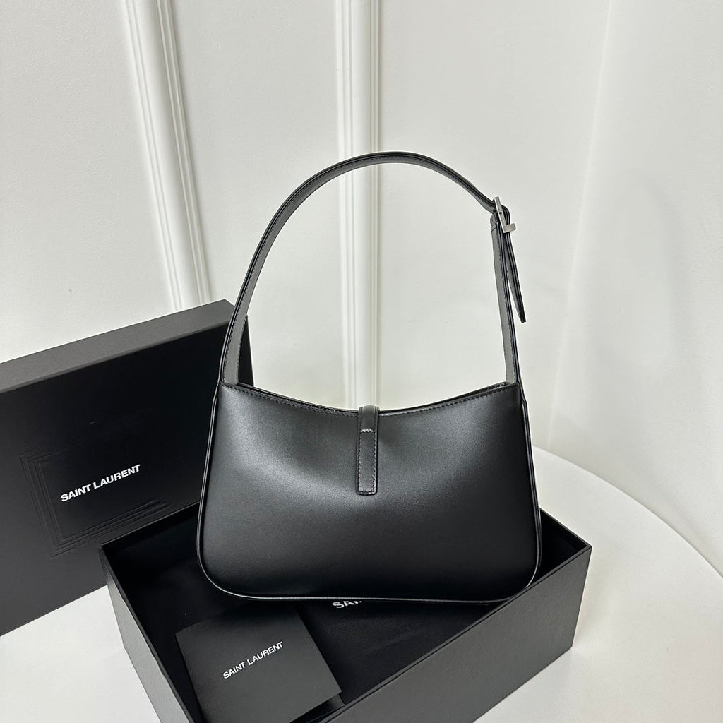 Le 5 a 7 24 Black Lambskin Shw