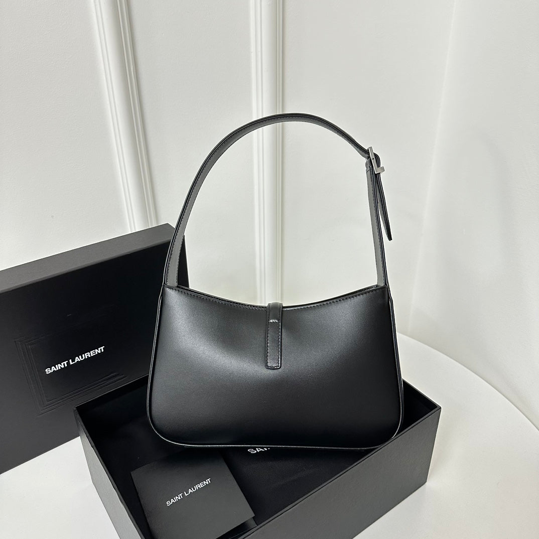 Le 5 a 7 24 Black Lambskin Shw