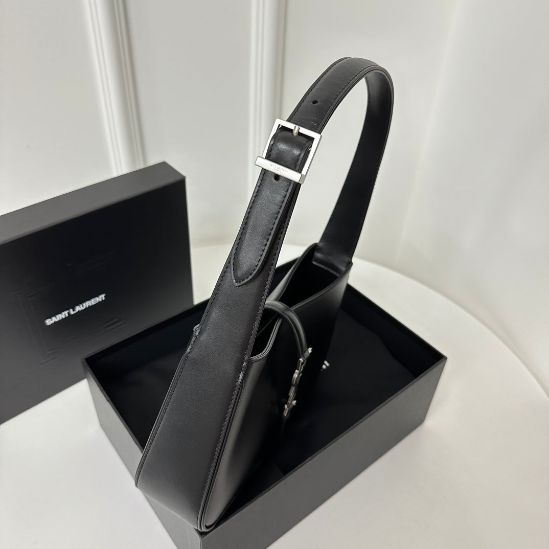 Le 5 a 7 24 Black Lambskin Shw