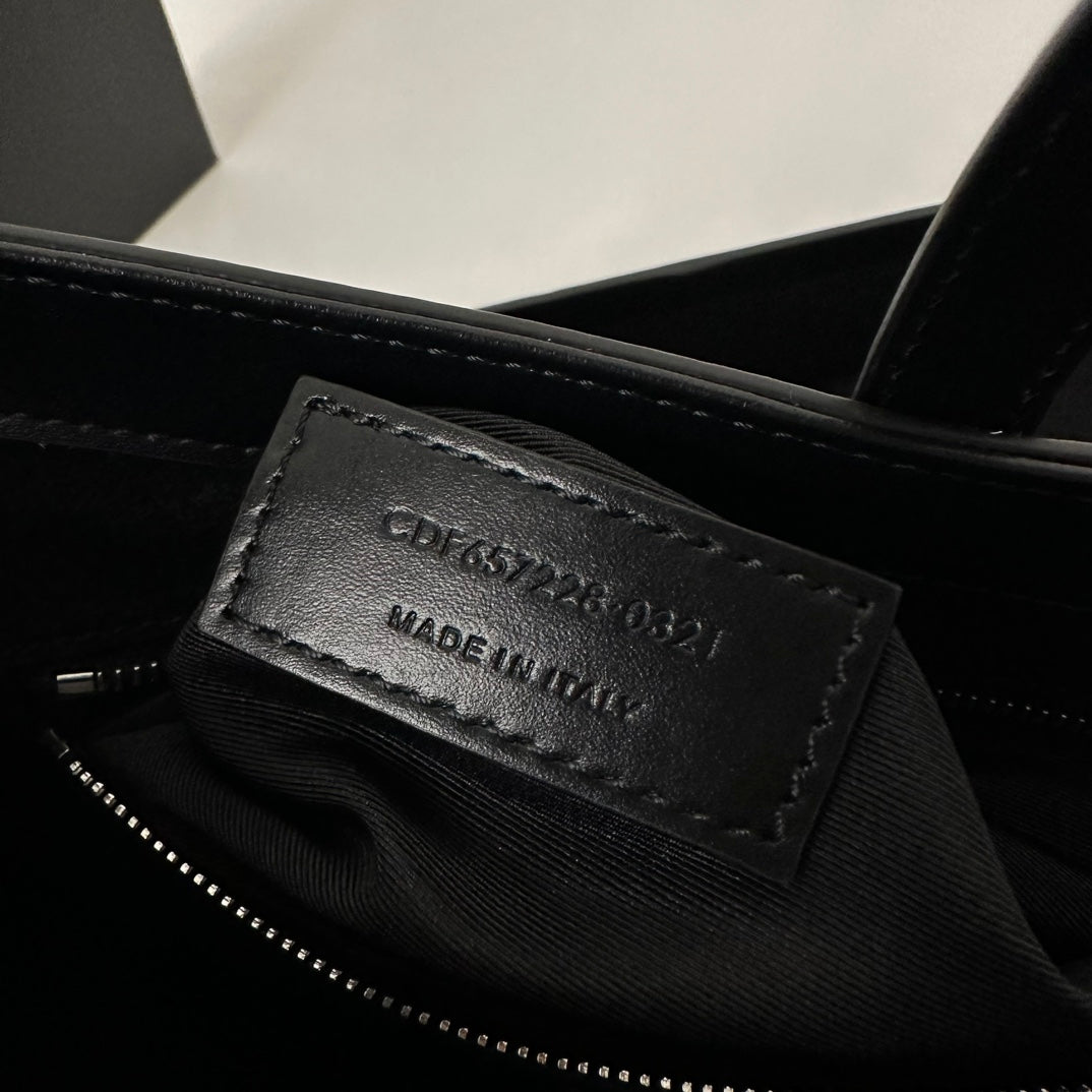 Le 5 a 7 24 Black Lambskin Shw