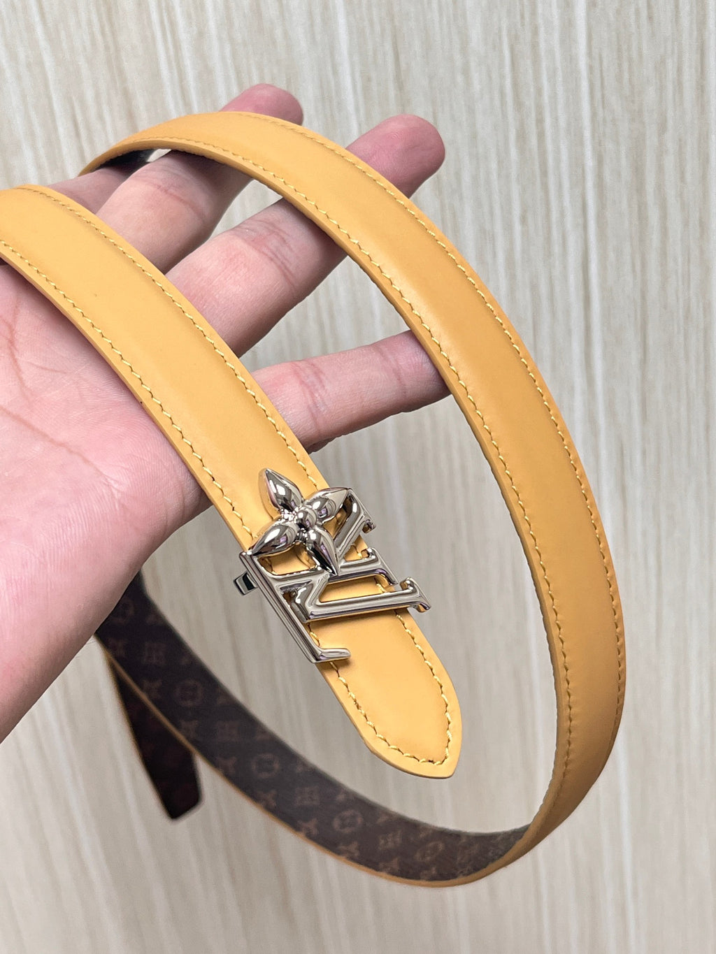 Louis Vuitton LV Bloom 20mm Reversible Belt