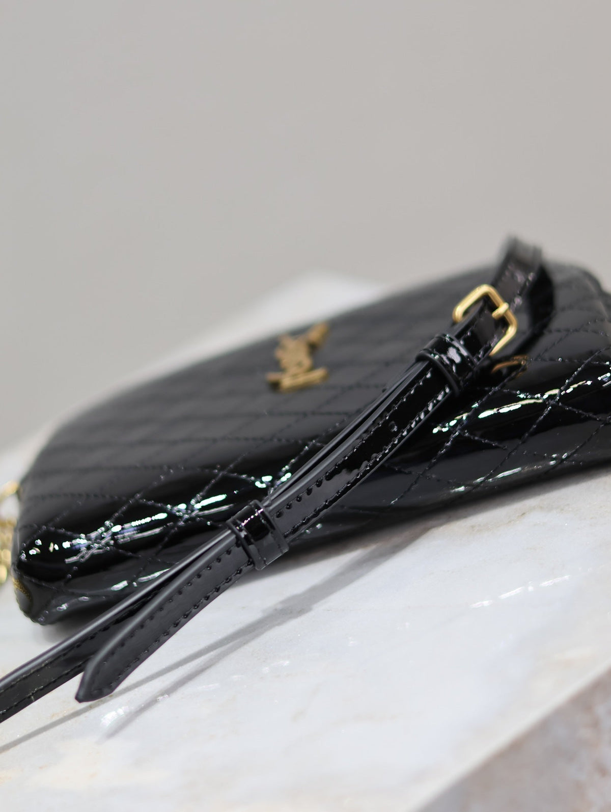 GABY ZIPPED POUCH 19 IN BLACK GLOSSY LAMBSKIN GOLD HARDWARE