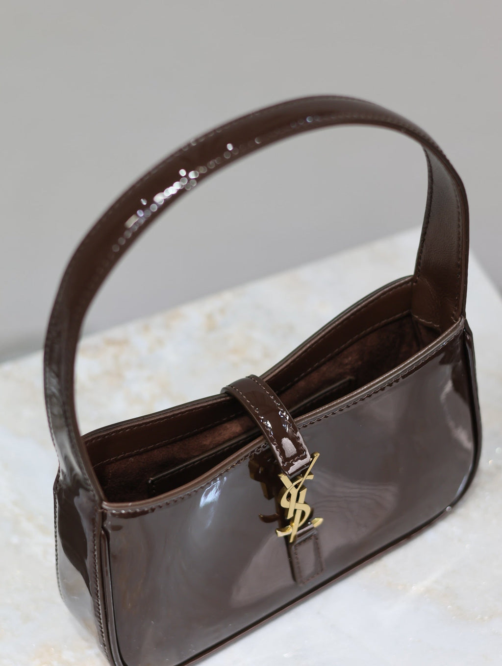 Le 5 a 7 19cm dark brown patent calfskin