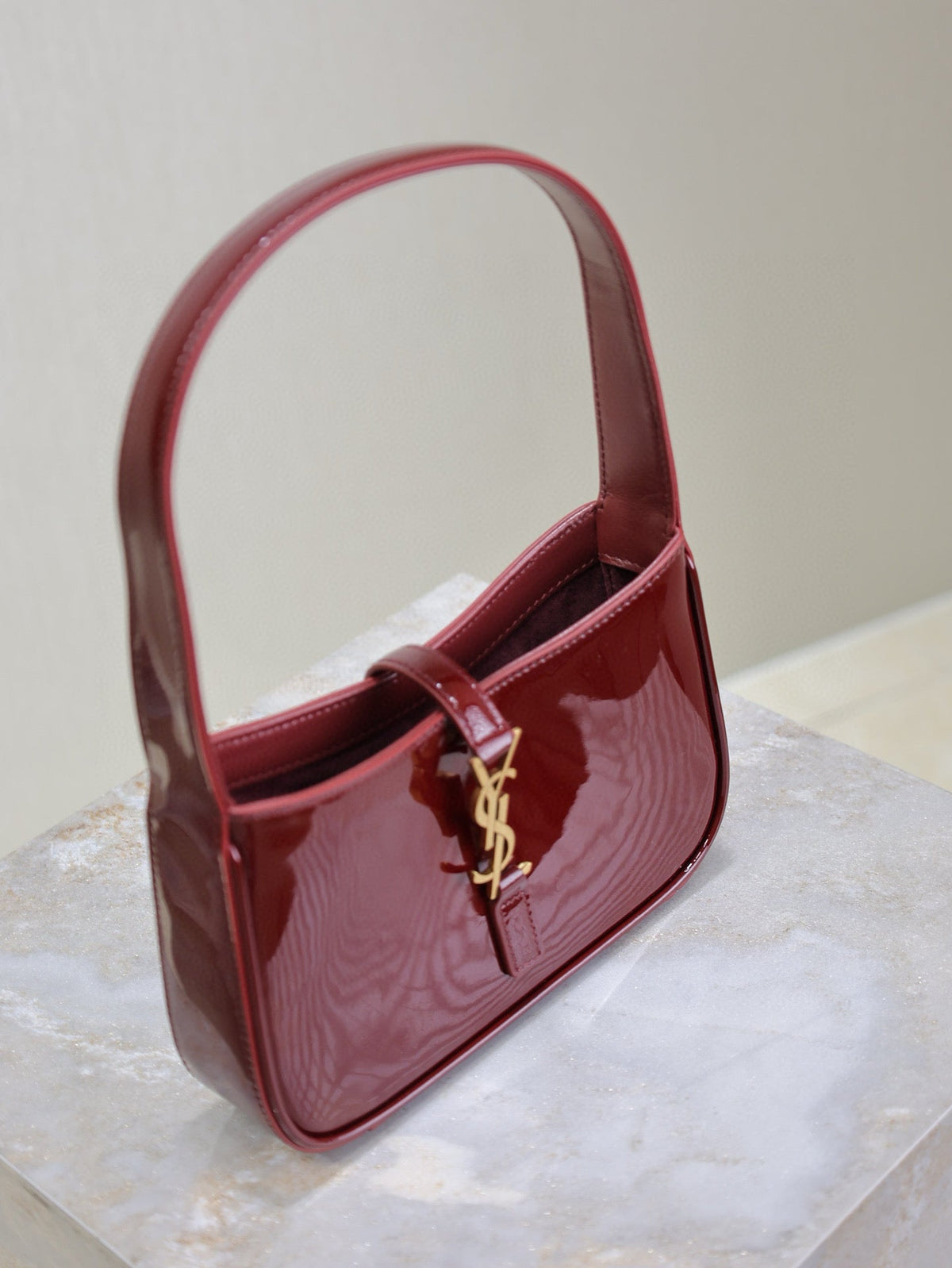 Le 5a7 19cm Cherry Patent Calfskin