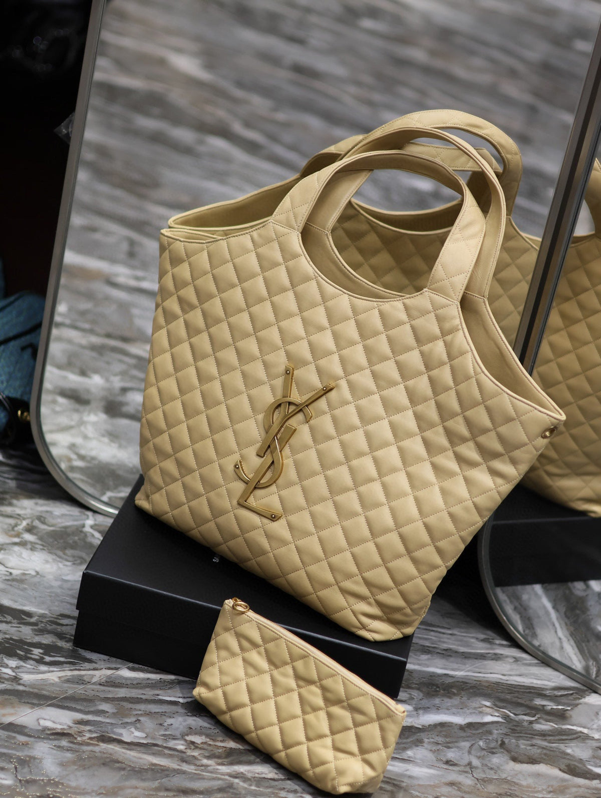 ICARE MAXI SHOPPING BAG IN QUILTED BEIGE LAMBSKIN
