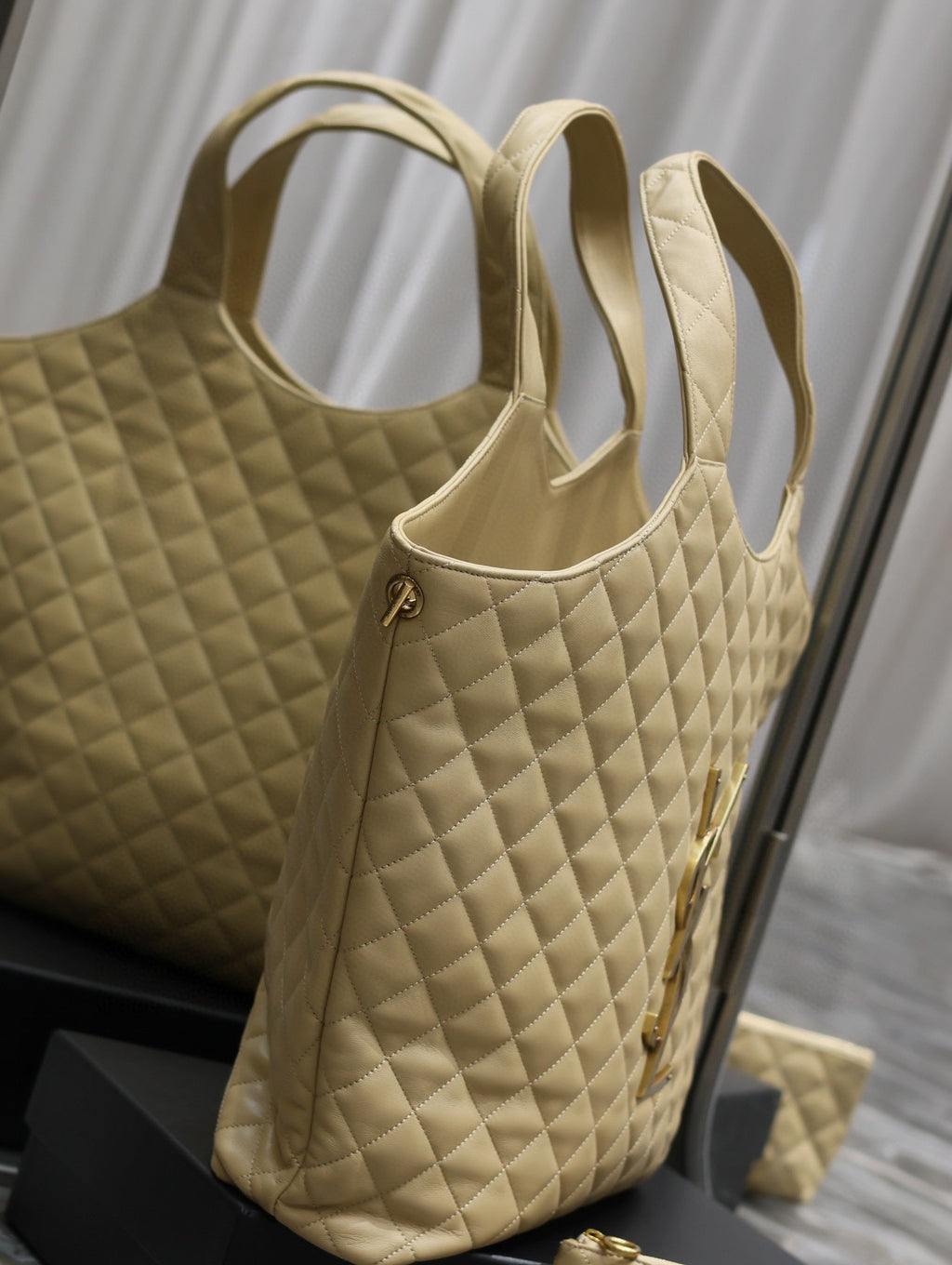 ICARE MAXI SHOPPING BAG IN QUILTED BEIGE LAMBSKIN