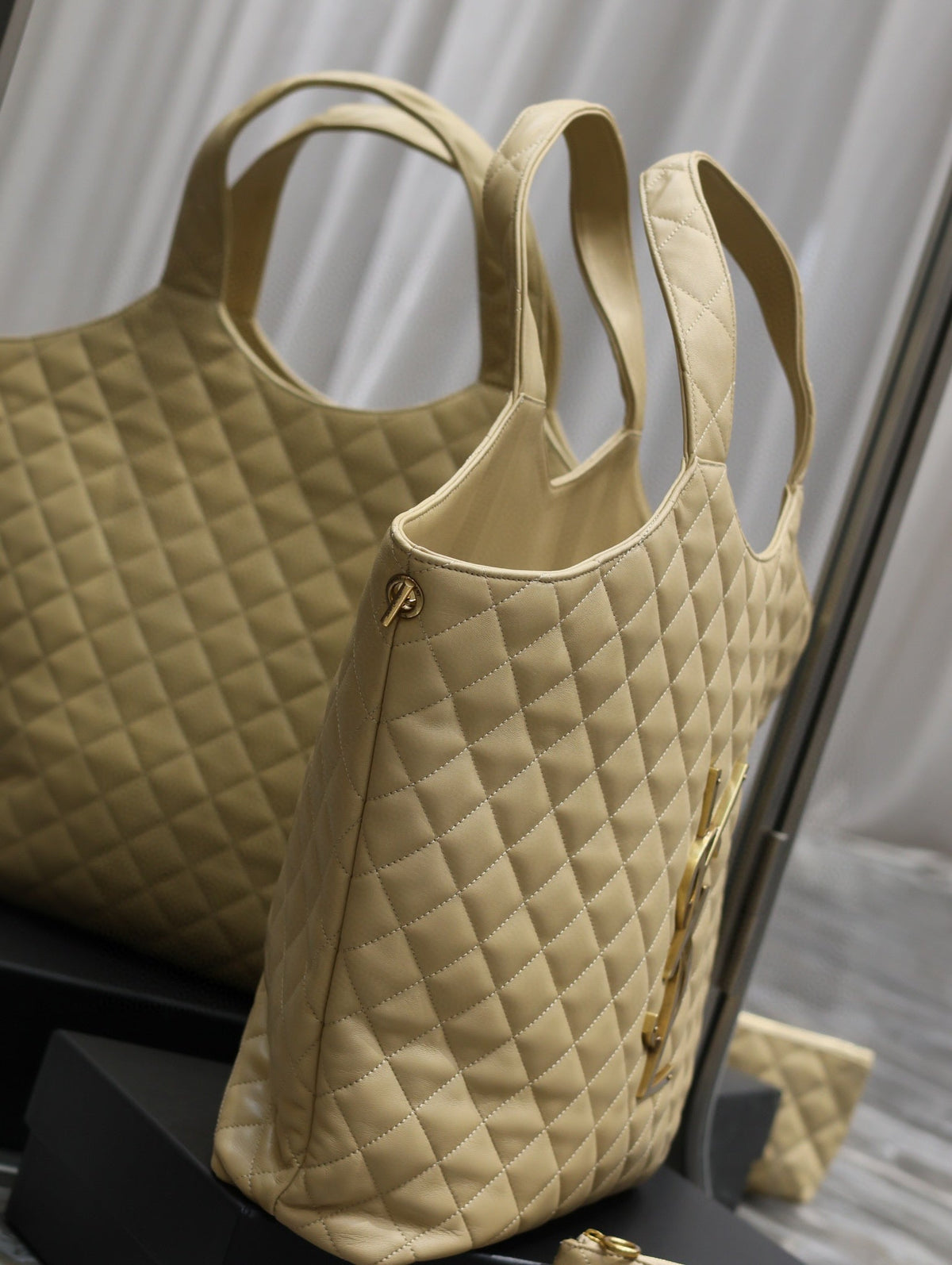 ICARE MAXI SHOPPING BAG IN QUILTED BEIGE LAMBSKIN