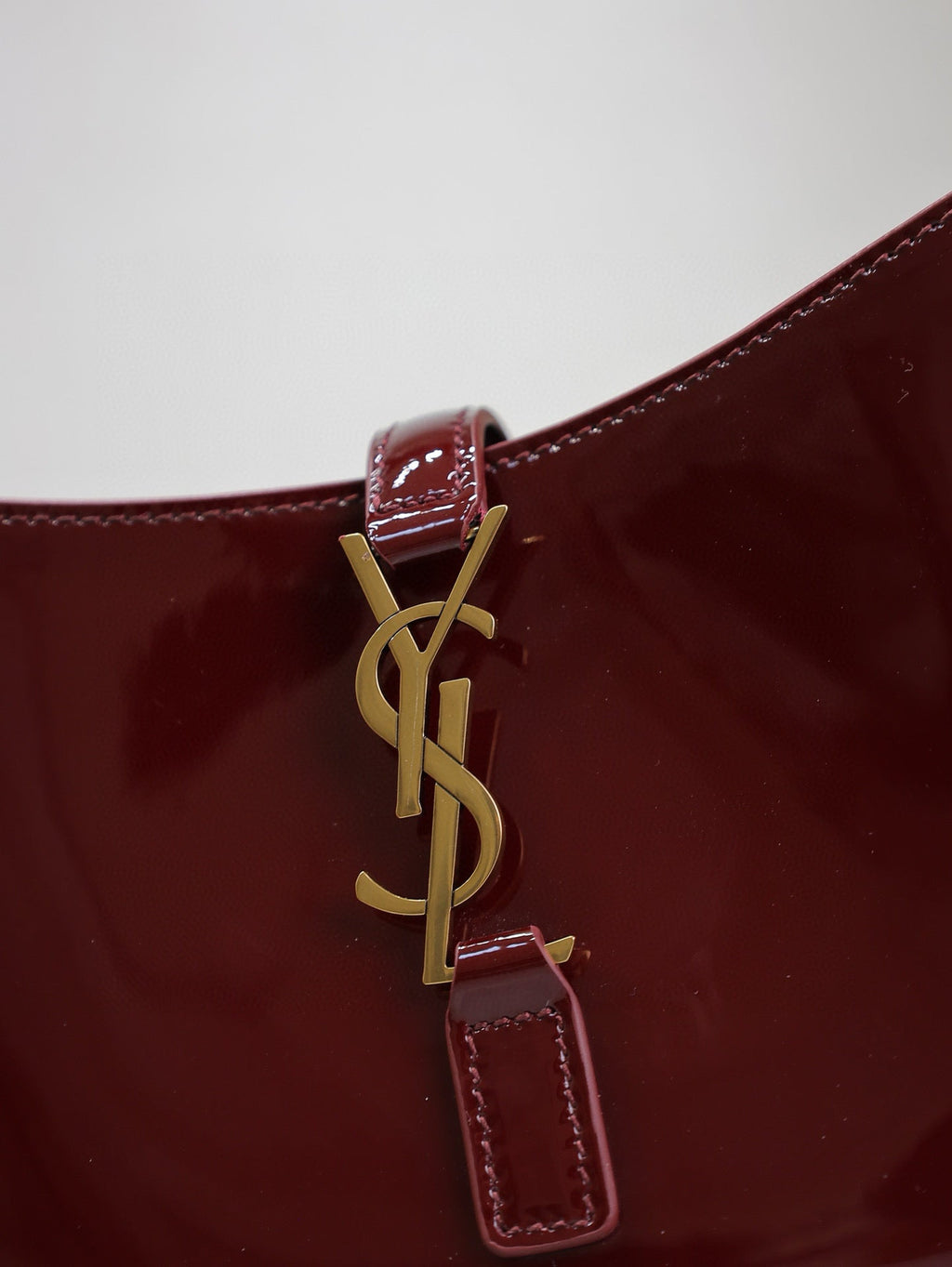 Le 5a7 19cm Cherry Patent Calfskin