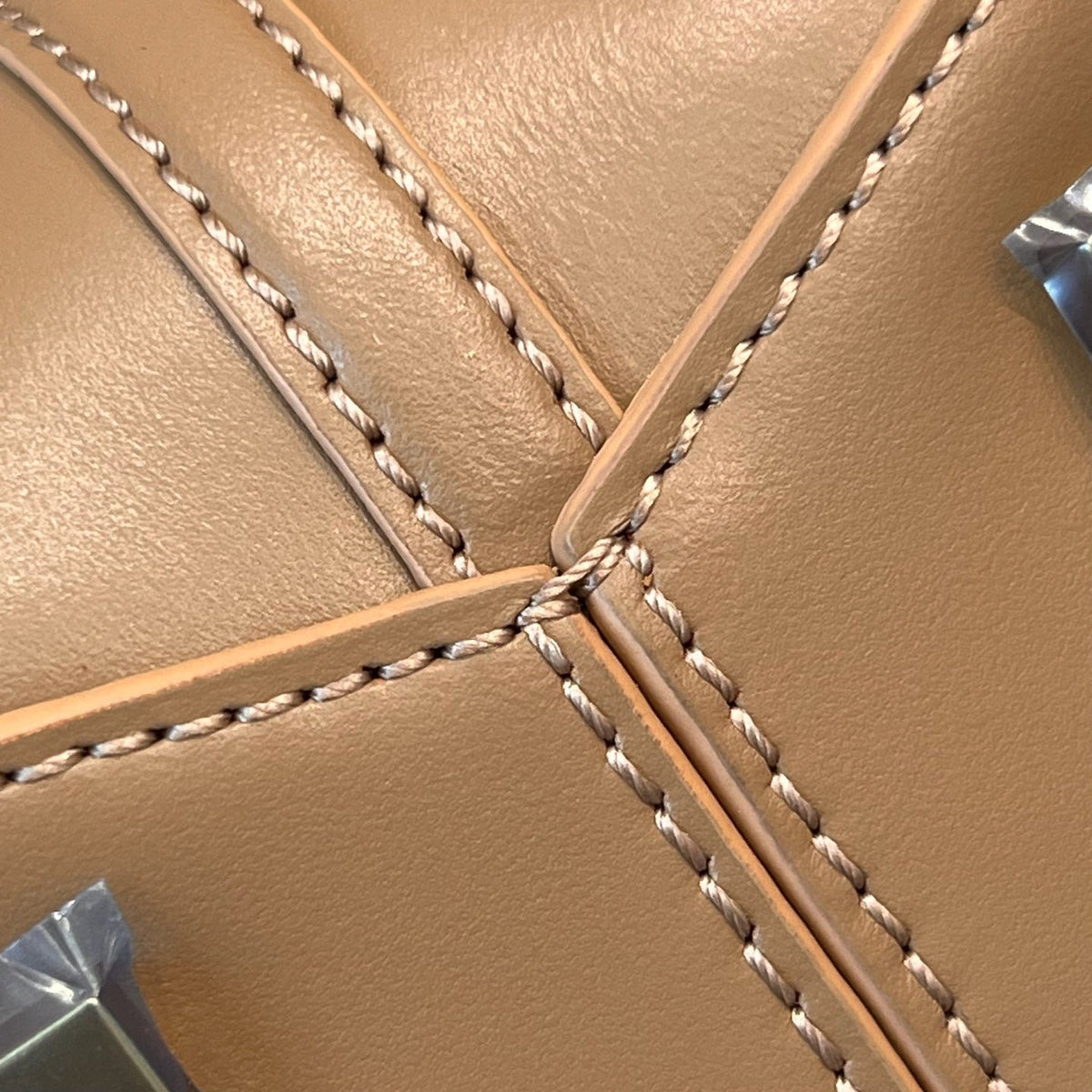 Le 37 Bucket Bag 15cm Beige Gold Cowhide