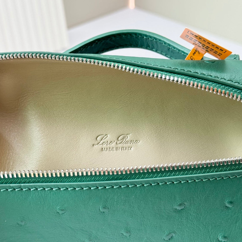 LP Extra Bag 19cm Ostrich Pattern Green Calfskin Silver Hardware