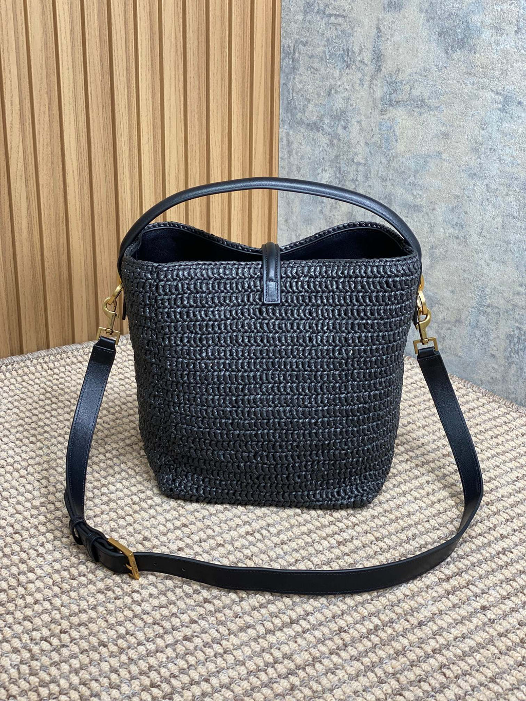 le 37 woven raffia 20cm black calfskin