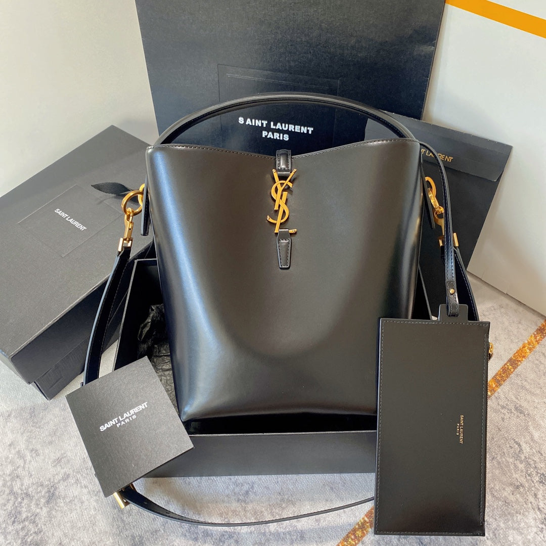 le 37 20cm black shiny calfskin