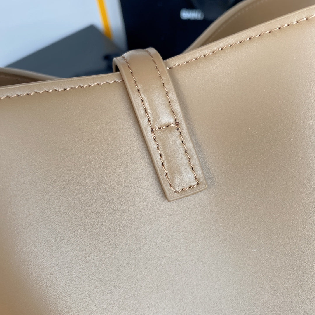 le 37 20cm dark beige shiny calfskin