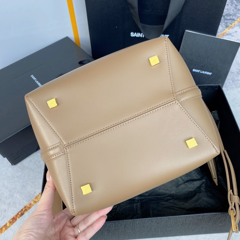 le 37 20cm dark beige shiny calfskin