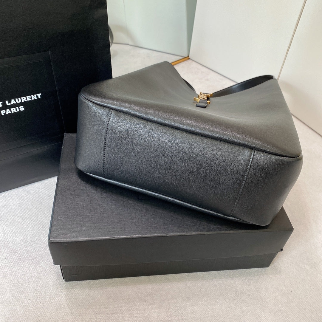 le 5a7 large 30cm black calfskin