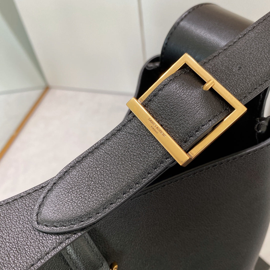 le 5a7 large 30cm black calfskin