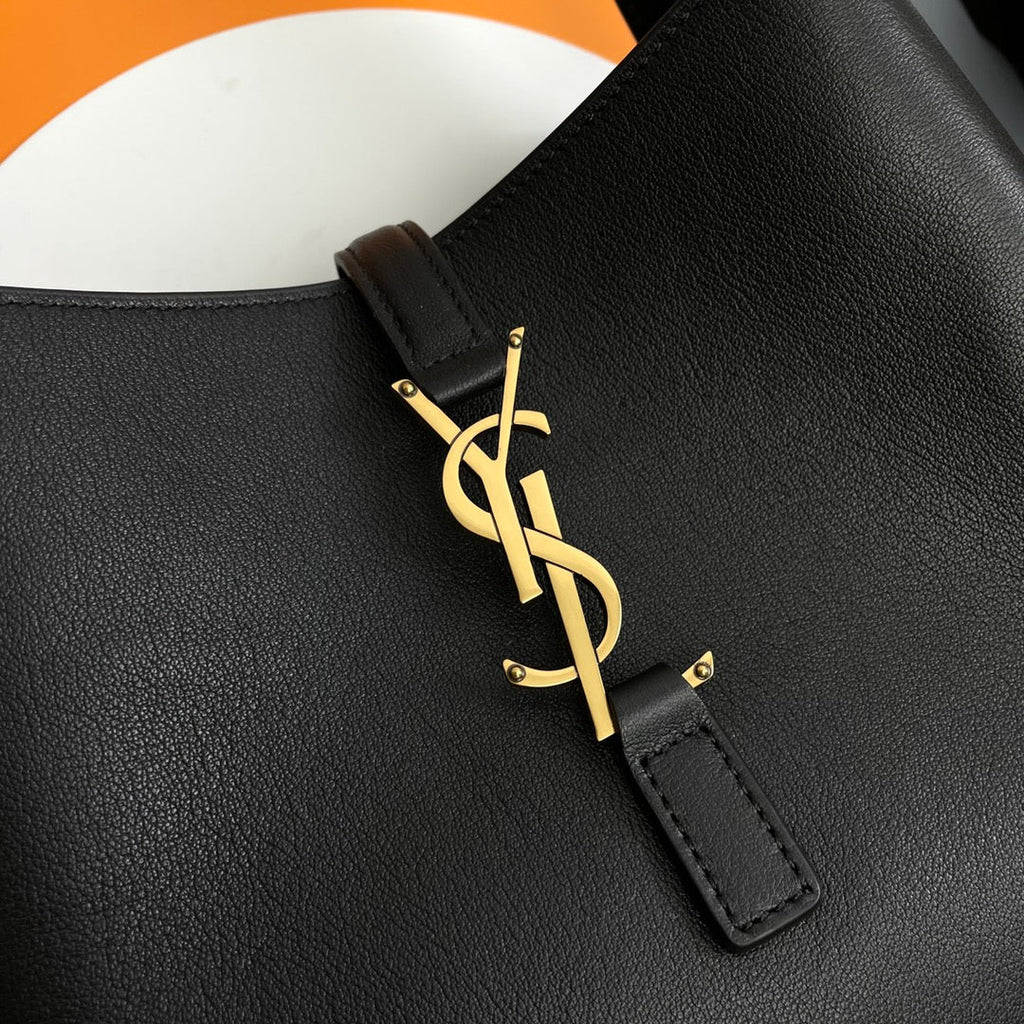 le 5a7 small 23cm black calfskin