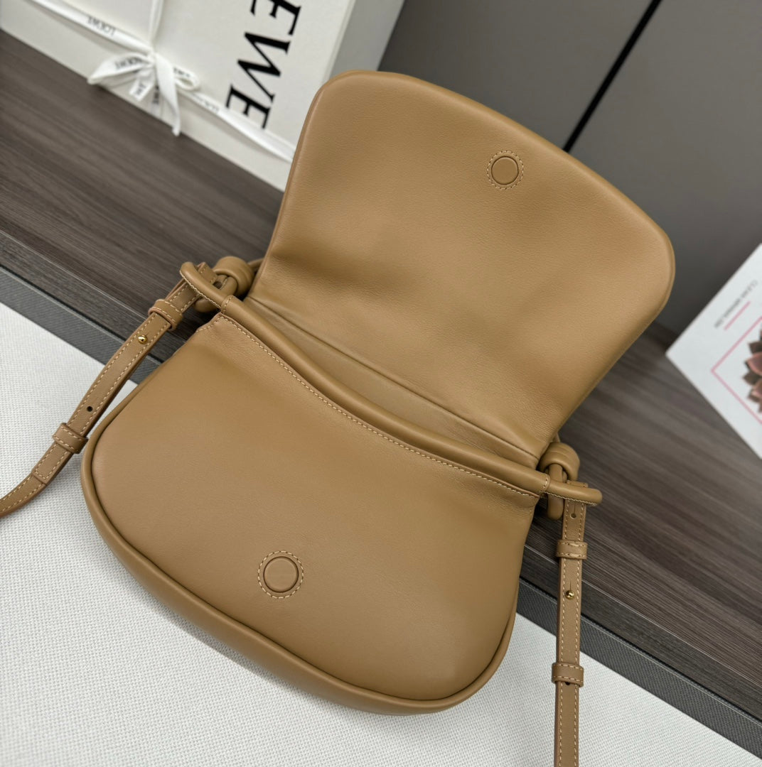 Loew Paseo Shoulder Bag 25cm Light Brown Cowhide