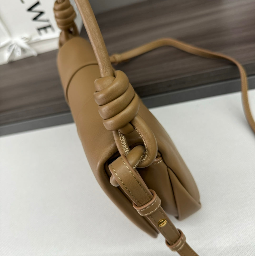 Loew Paseo Shoulder Bag 25cm Light Brown Cowhide