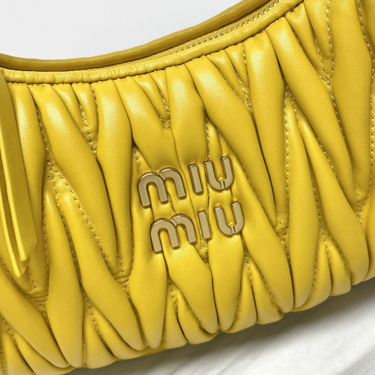 miuwander hobo 23 yellow matelasse leather