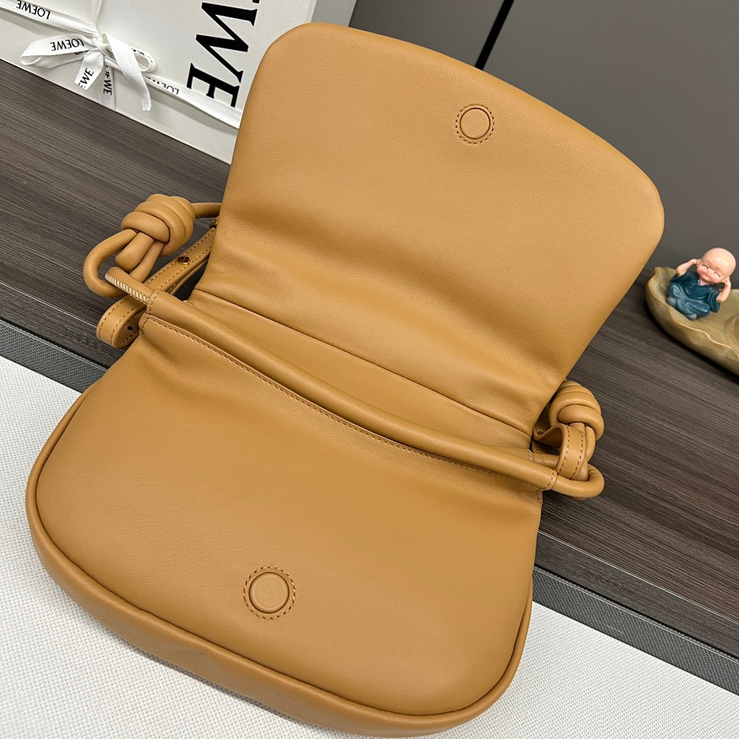 Loew Paseo Shoulder Bag 25cm Soft Gold Cowhide