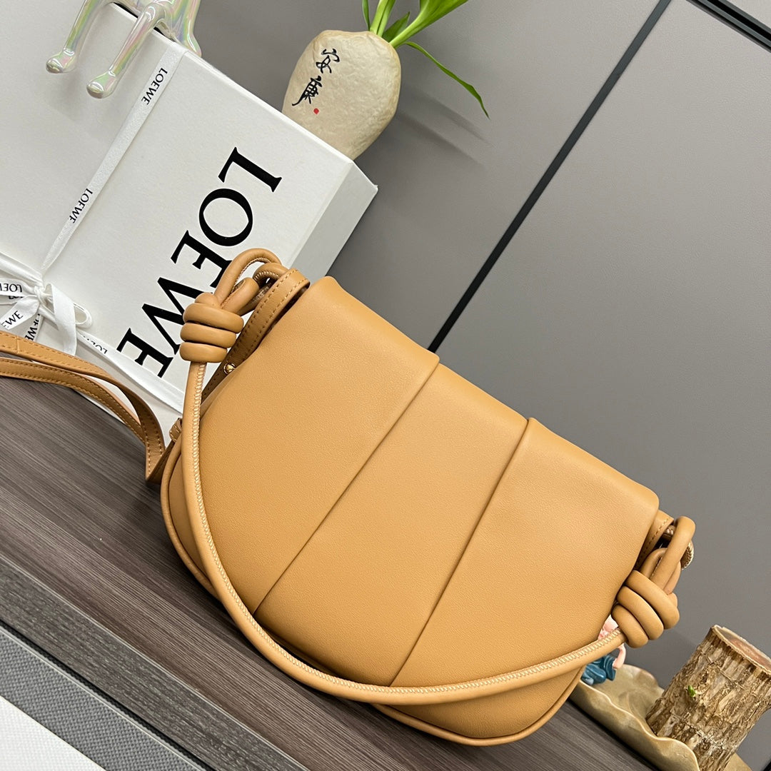 Loew Paseo Shoulder Bag 25cm Soft Gold Cowhide