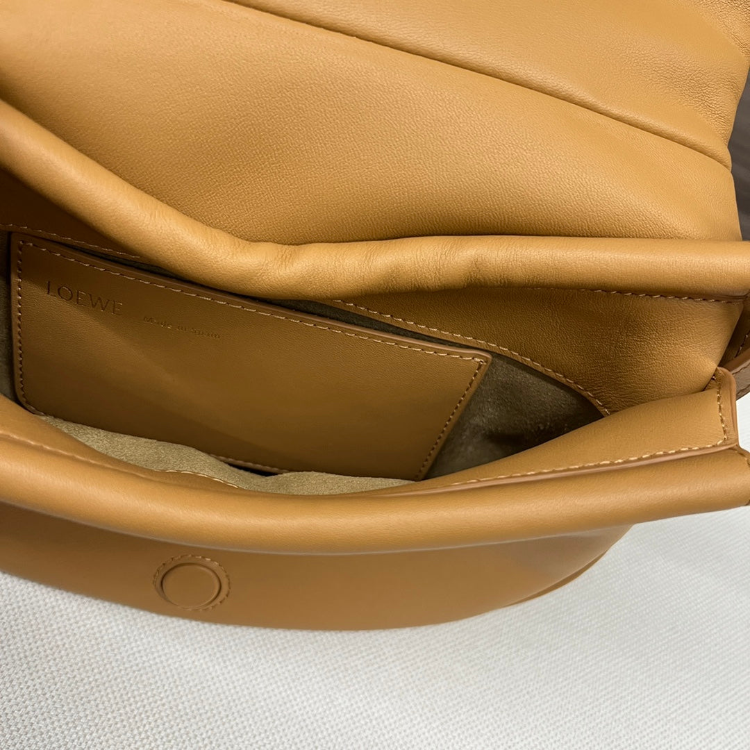 Loew Paseo Shoulder Bag 25cm Soft Gold Cowhide