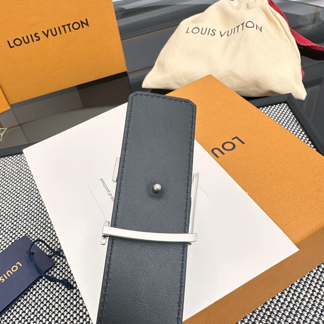Louis Vuitton LV Initiales Blason 40MM Reversible Belt