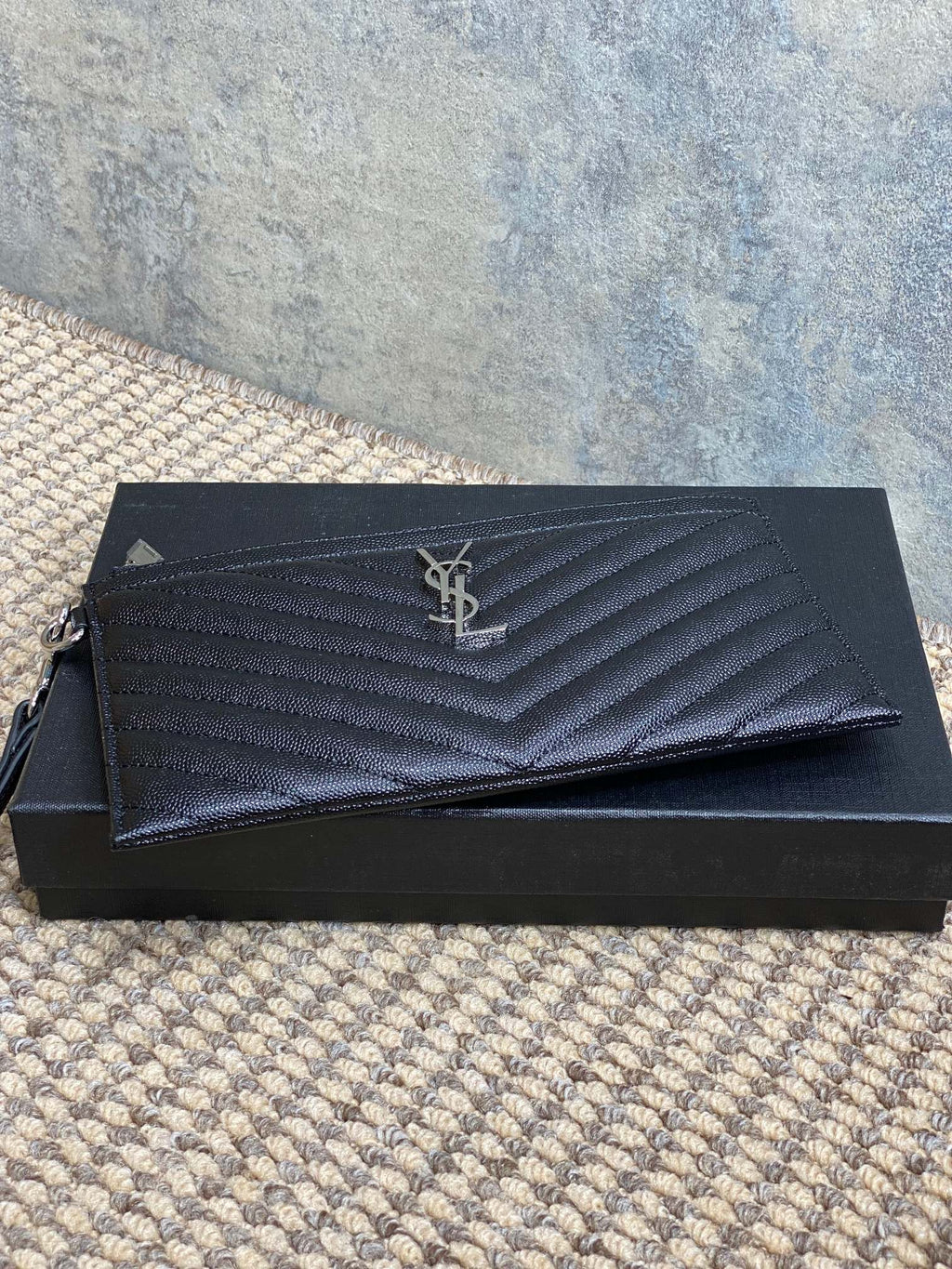 YSL Hardware Logo Zipper Clutch 23cm Black Caviar Cowhide
