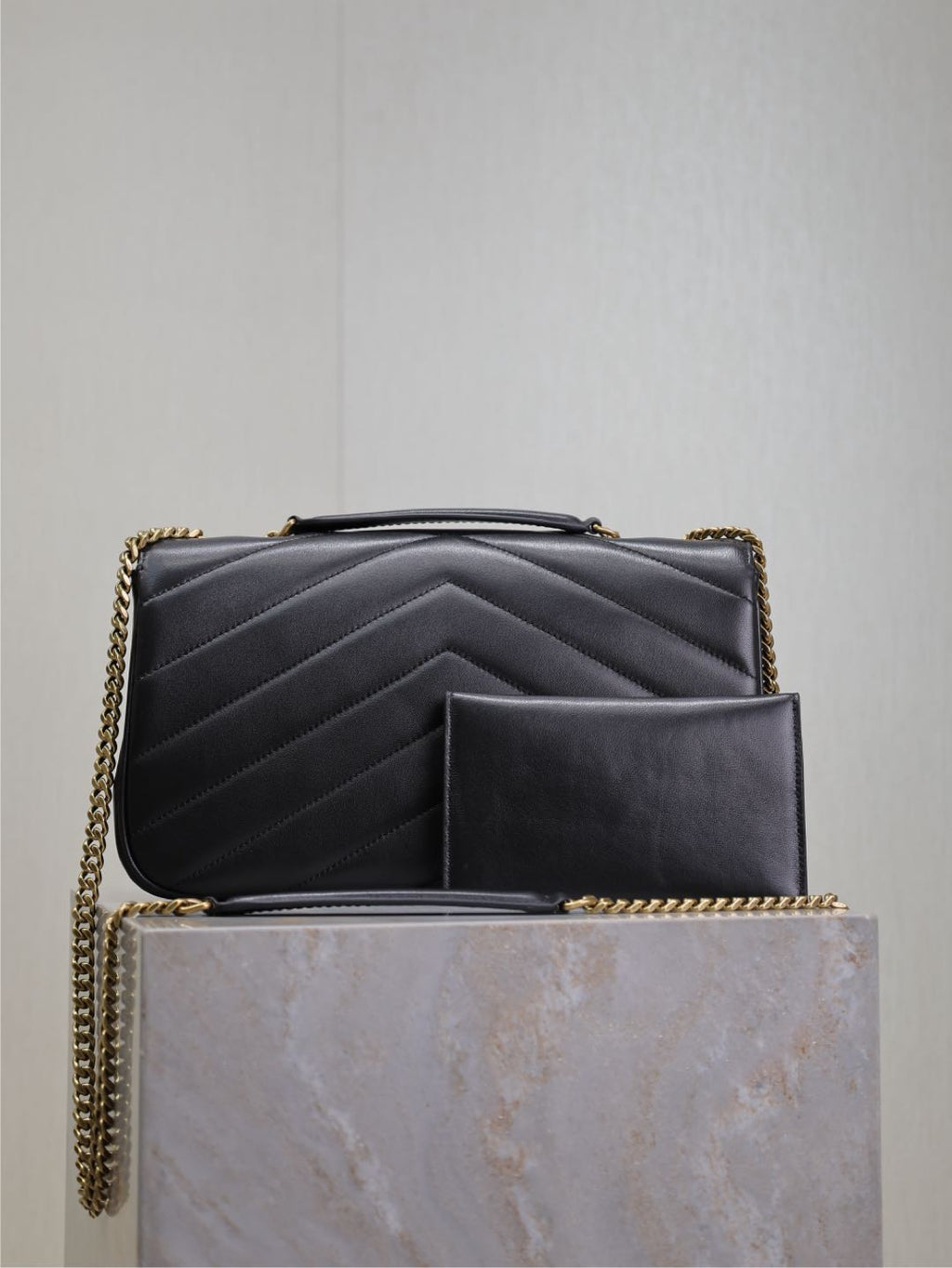 LOULOU MEDIUM 29 IN BLACK SHEEPSKIN GOLD HARDWARE