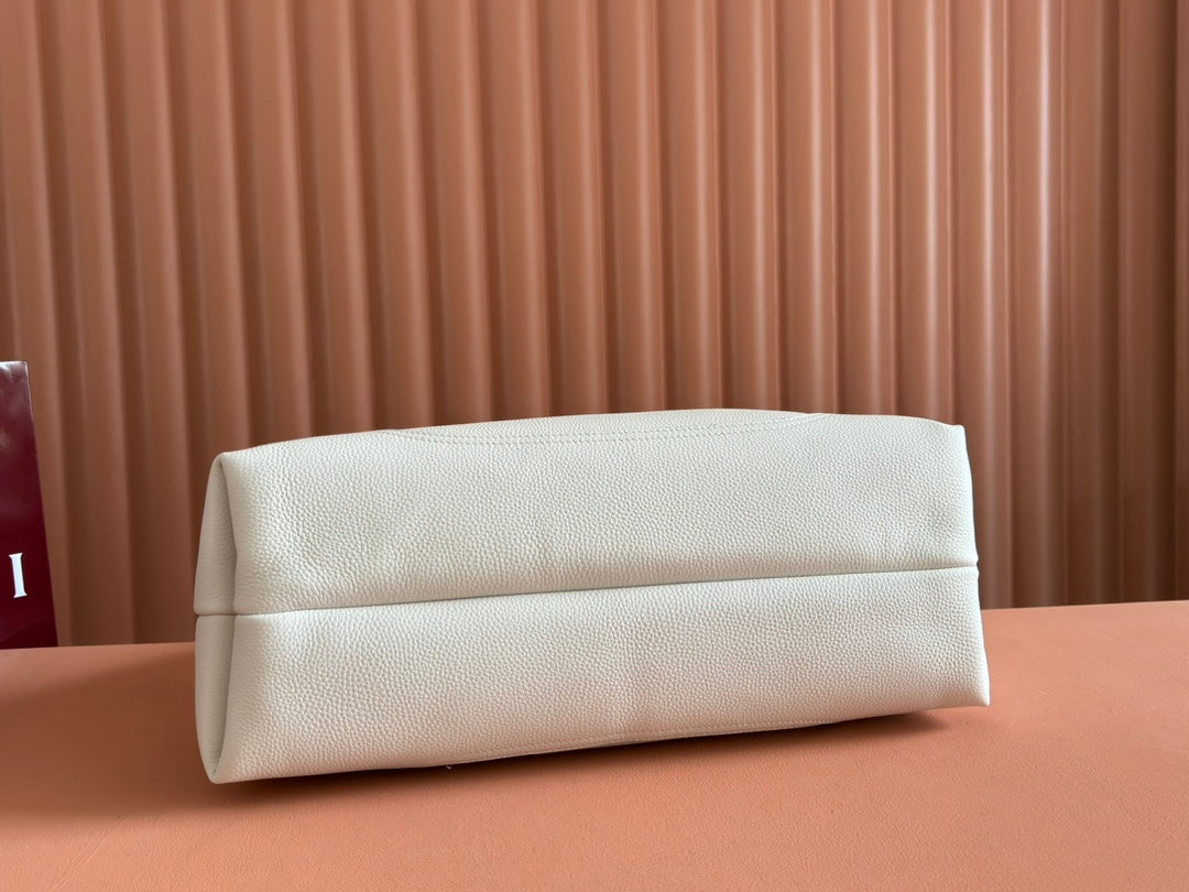Gucci Softbit Shoulder Bag White Calfskin 248332