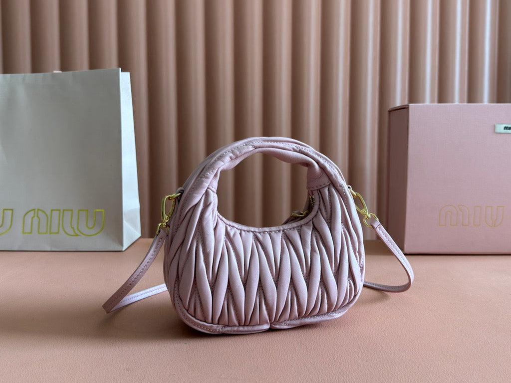 Miu Wander Matelassé Shoulder Bag 17.5cm Pink Lambskin
