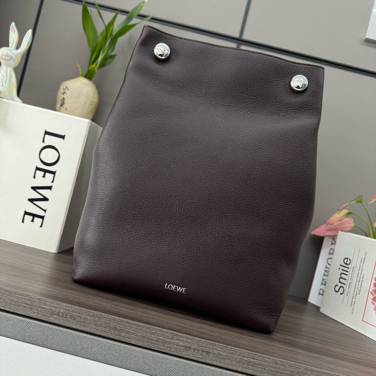 Loewe Pebble Hobo Chocolate Smooth Calfskin
